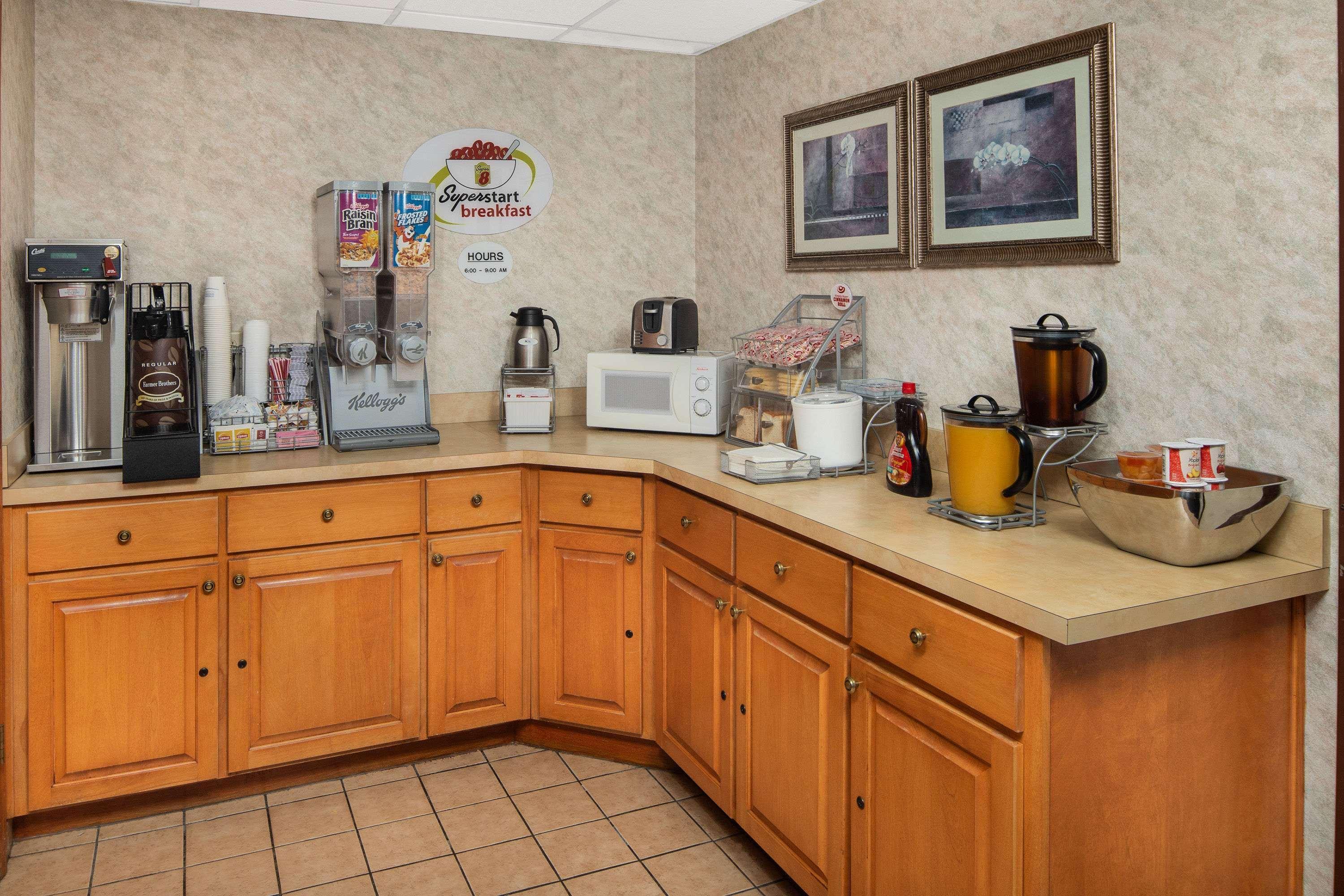 ซูเปอร์ 8 บาย วินด์แฮม เบอร์ลิงตัน Motel ภายนอก รูปภาพ