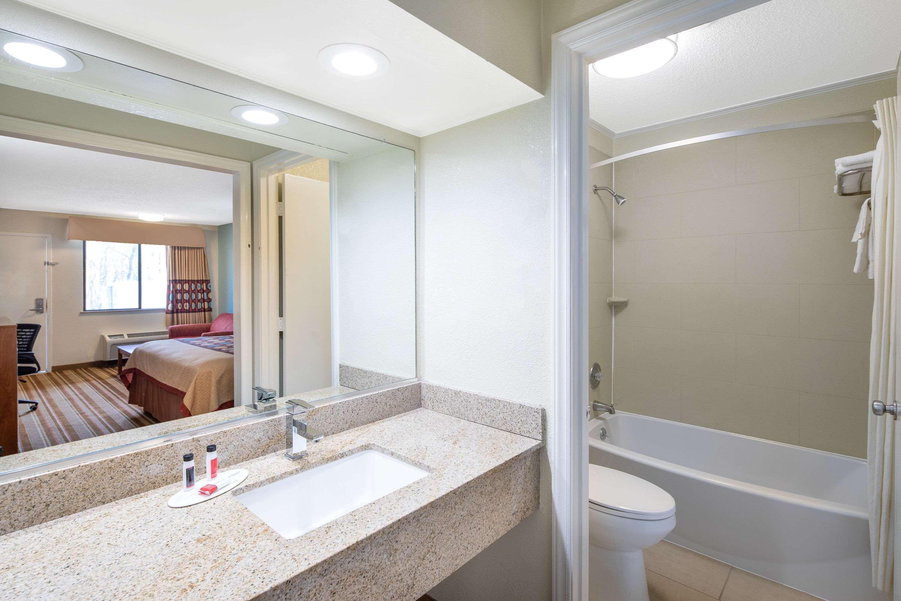 ซูเปอร์ 8 บาย วินด์แฮม เบอร์ลิงตัน Motel ภายนอก รูปภาพ