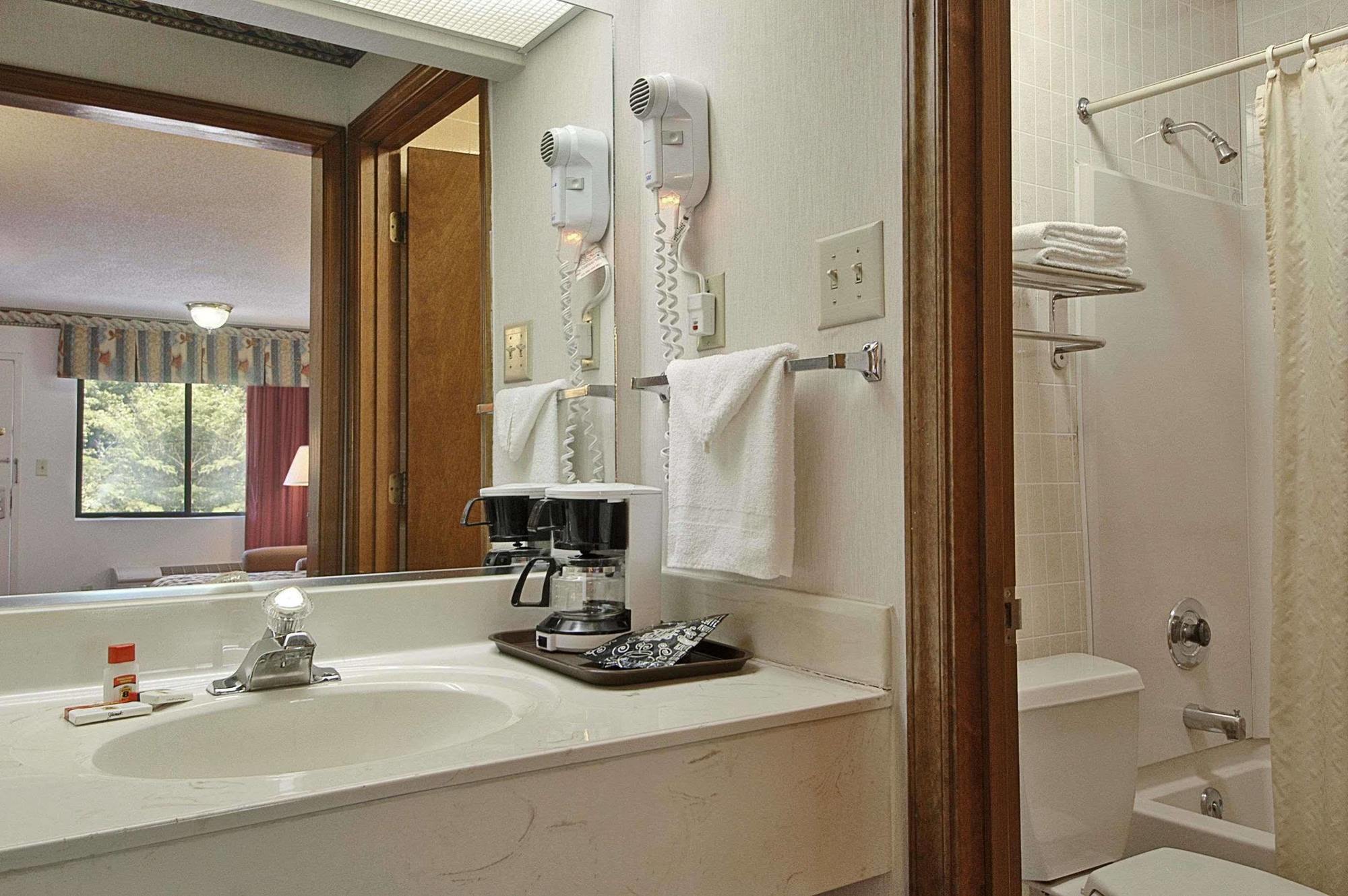 ซูเปอร์ 8 บาย วินด์แฮม เบอร์ลิงตัน Motel ภายนอก รูปภาพ