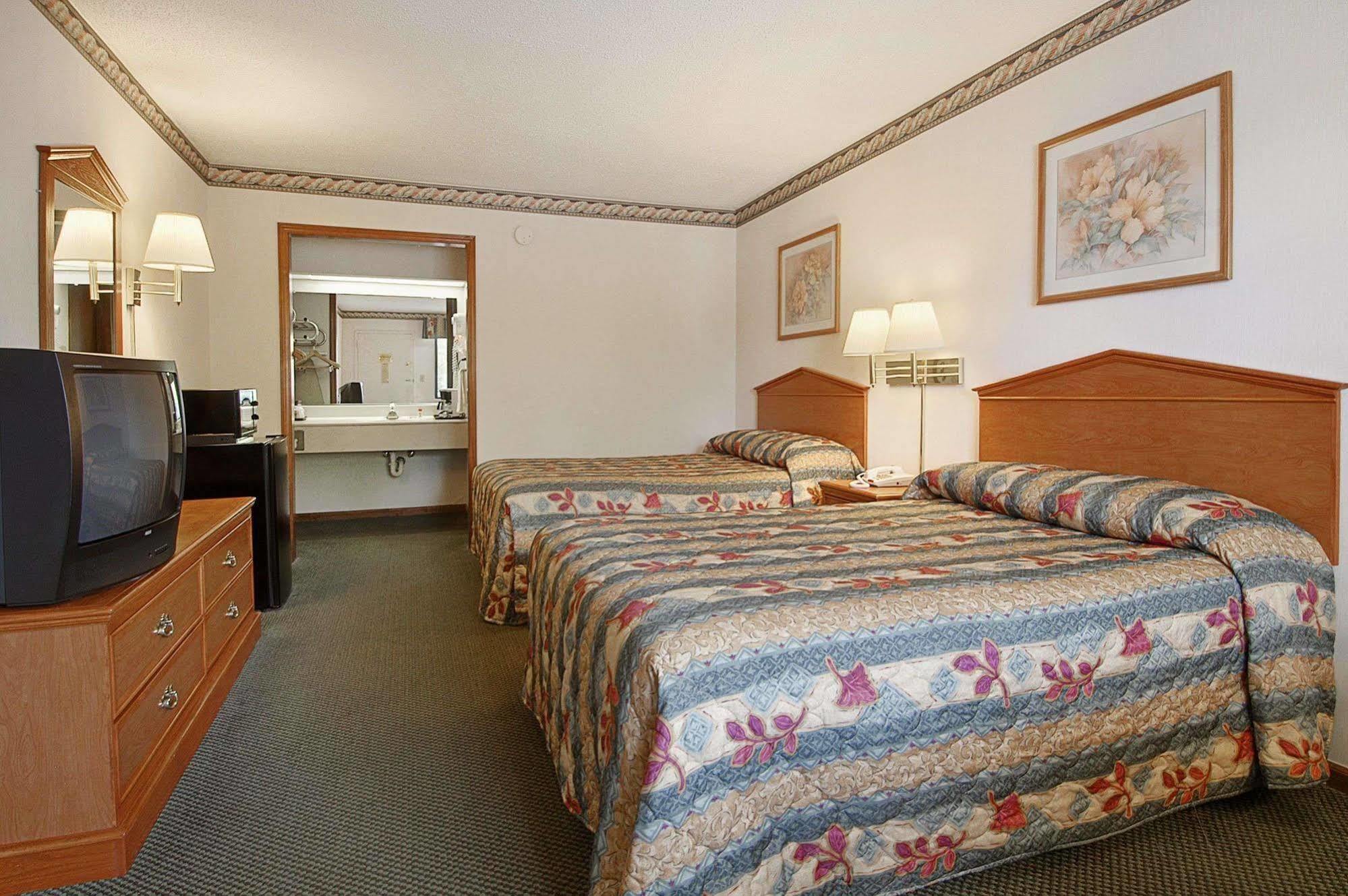 ซูเปอร์ 8 บาย วินด์แฮม เบอร์ลิงตัน Motel ภายนอก รูปภาพ